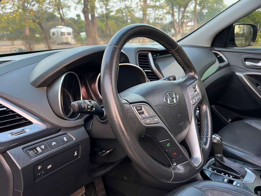 Hyundai Santa Fe 2015 car image #18