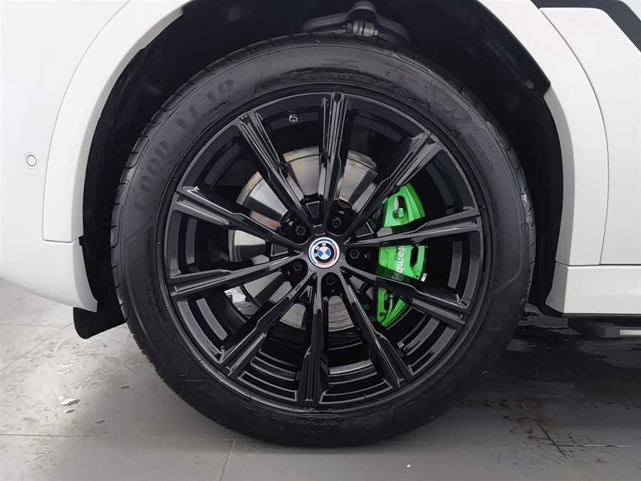 BMW X6 2022 car image #18