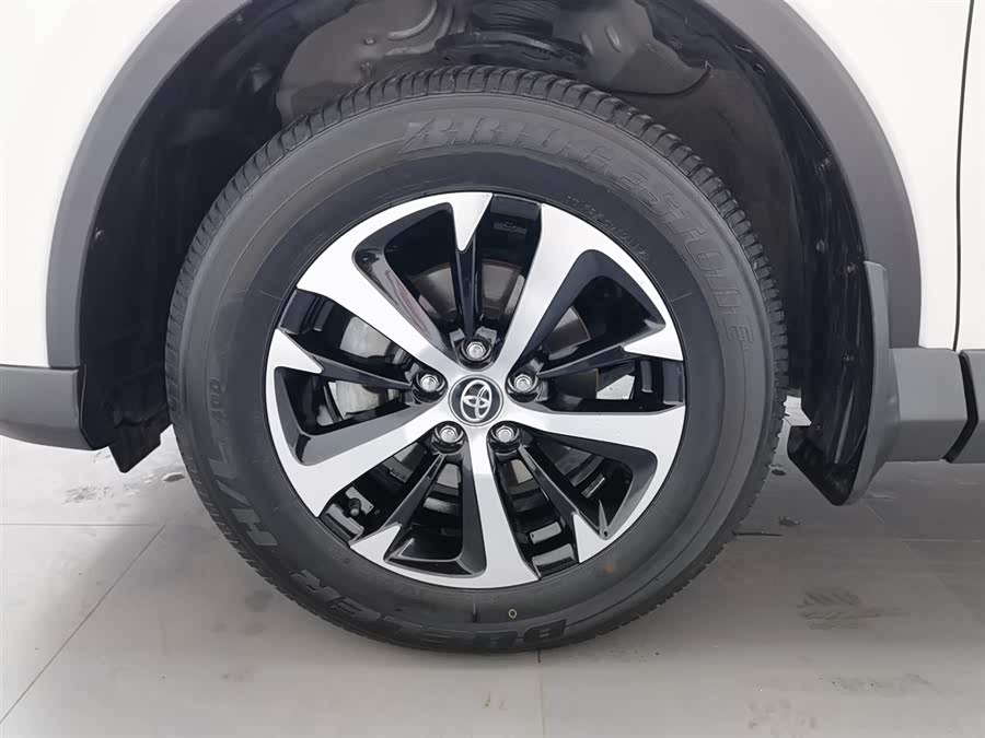 Toyota RAV4 2019 car image #18
