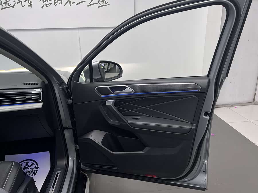 Volkswagen Tiguan L 2022 car image #18