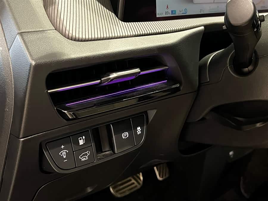 Kia EV6 2023 изображение автомобиля #18