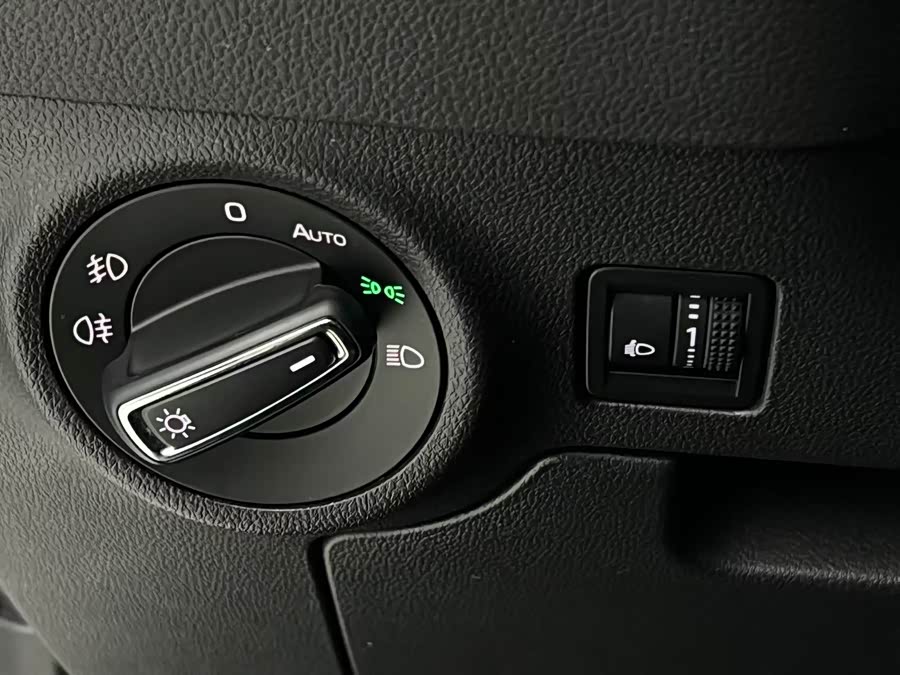 Skoda Karoq 2023 #18 Skoda Karoq 2023 car image #18