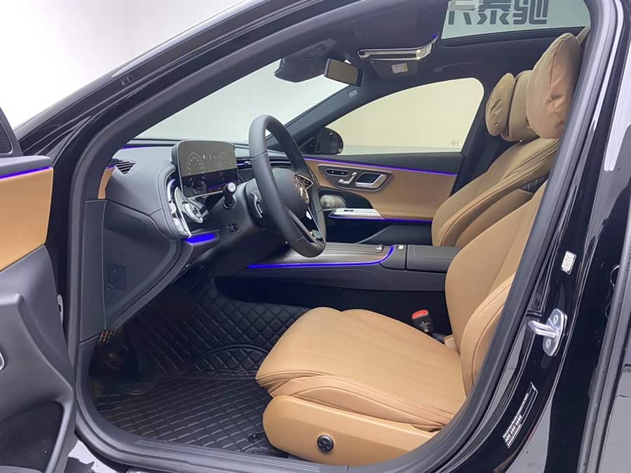 Mercedes-Benz E Class 2025 car image #18