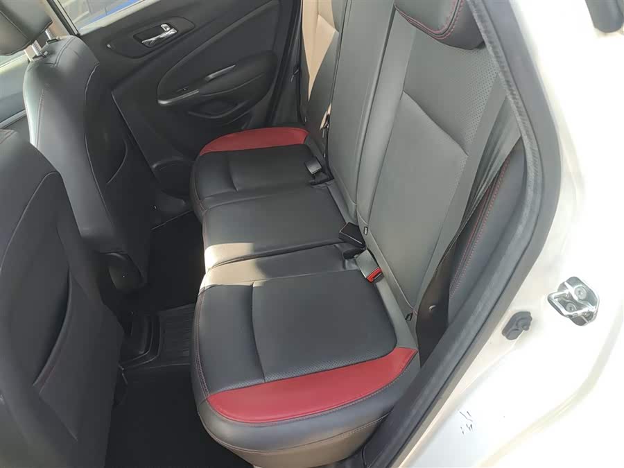 Changan CS15 2018 صورة سيارة #18