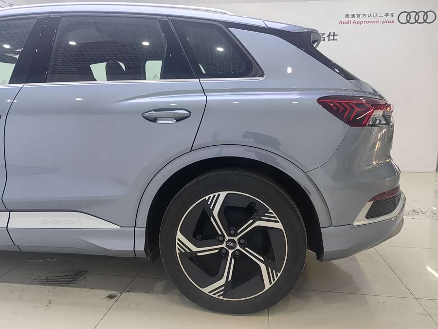 Audi Q4 e-tron 2023 car image #18