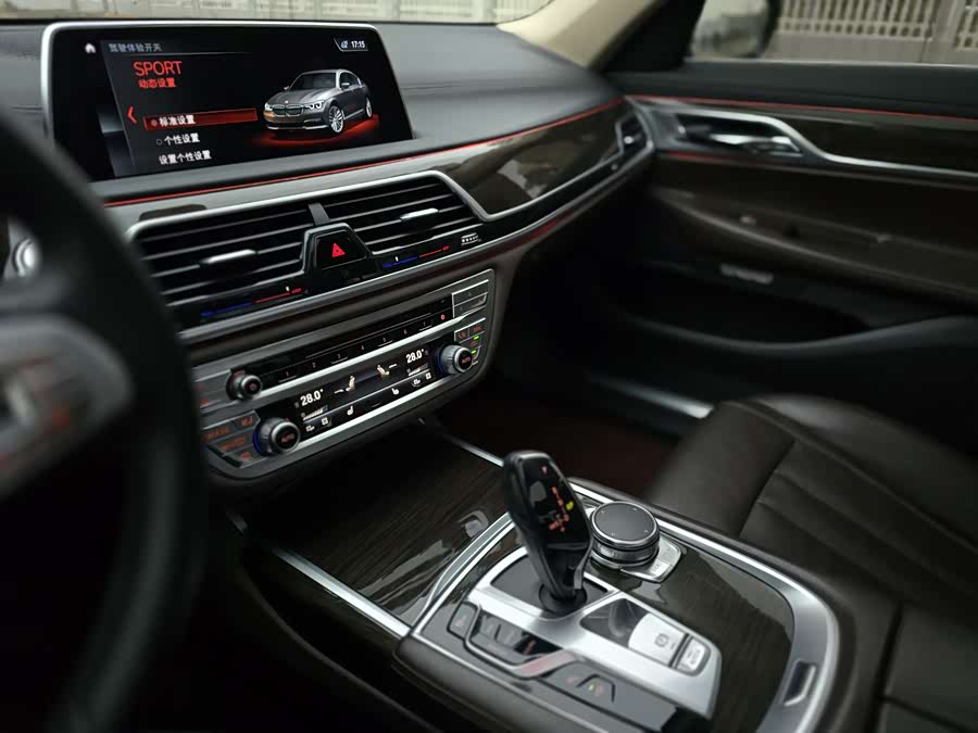 BMW 7 Series 2016 immagine di auto #18