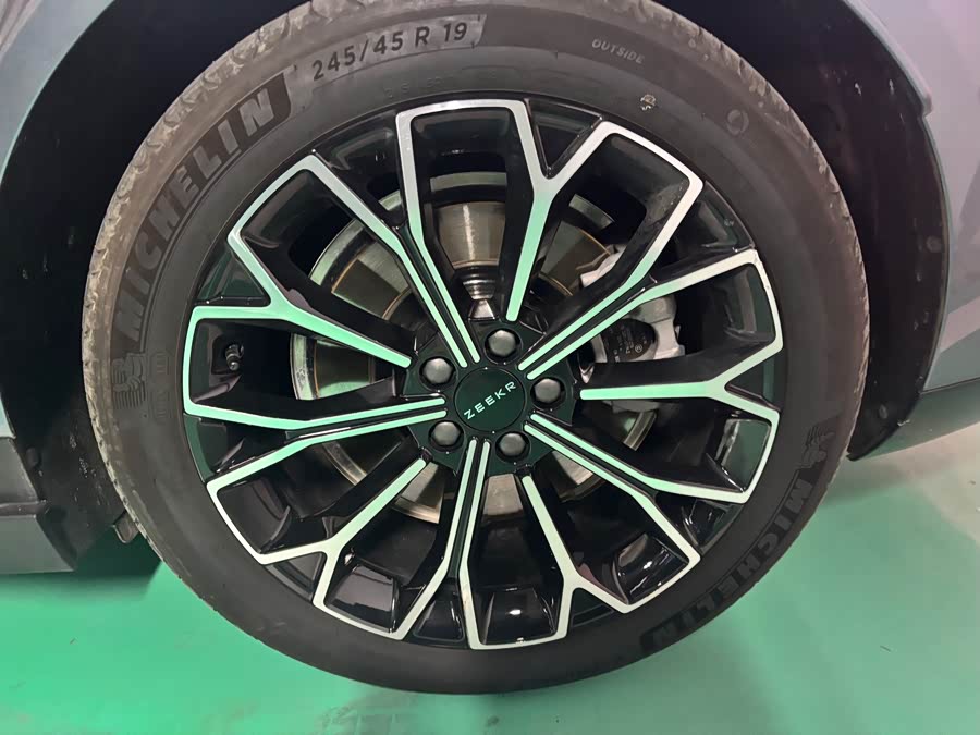 极氪 极氪007 2024 汽车图片 #18