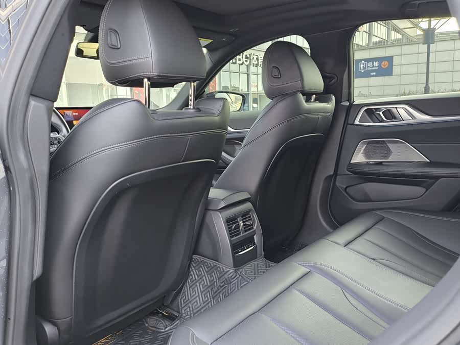 BMW i4 2022 car image #18