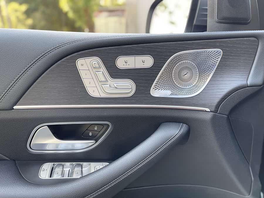 Mercedes-Benz 2020 car image #18