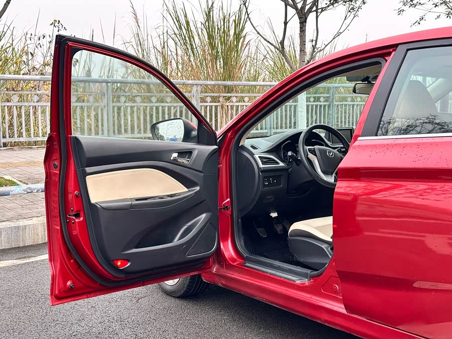 Changan Alsvin V7 2015 car image #18