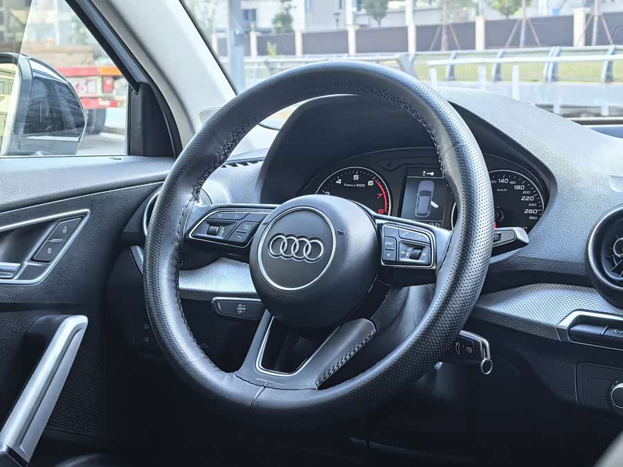 Audi Q2L 2021 car image #18