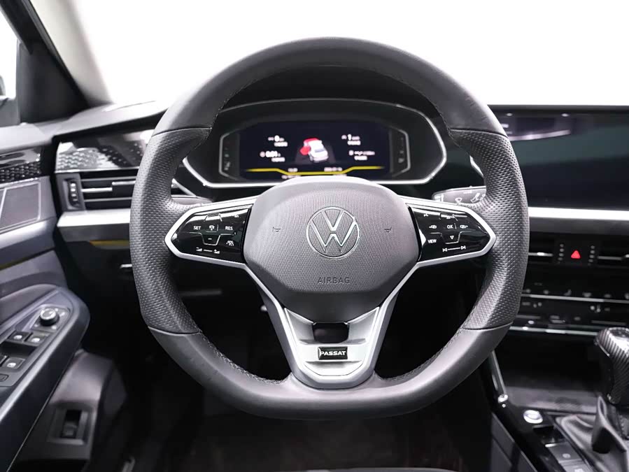 Volkswagen Passat 2023 immagine di auto #18