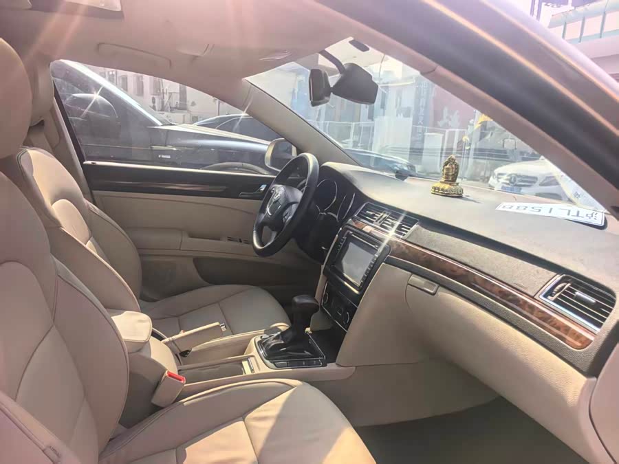 Skoda Superb 2013 car image #18