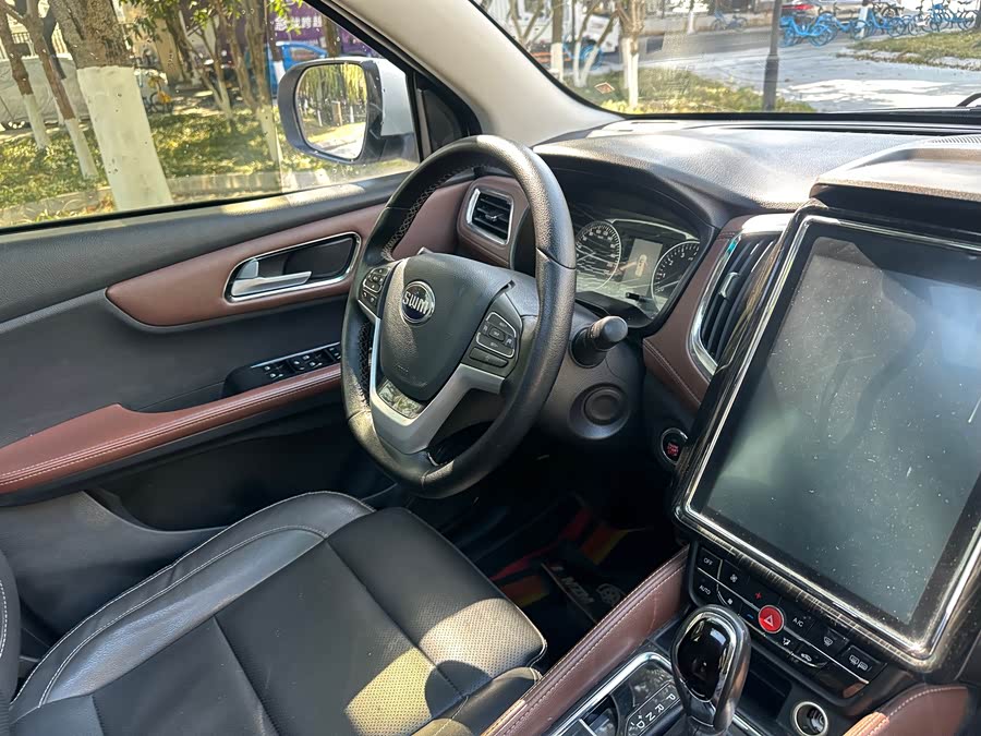 SWM X7 2019 изображение автомобиля #18