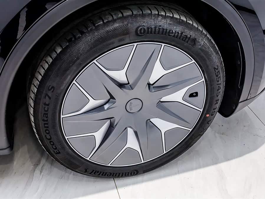 特斯拉 Model Y L 2025 汽车图片 #18