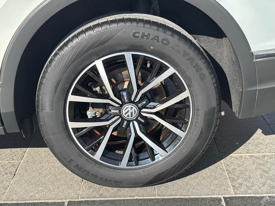 Volkswagen Tiguan L 2018 #18 Volkswagen Tiguan L 2018 car image #18