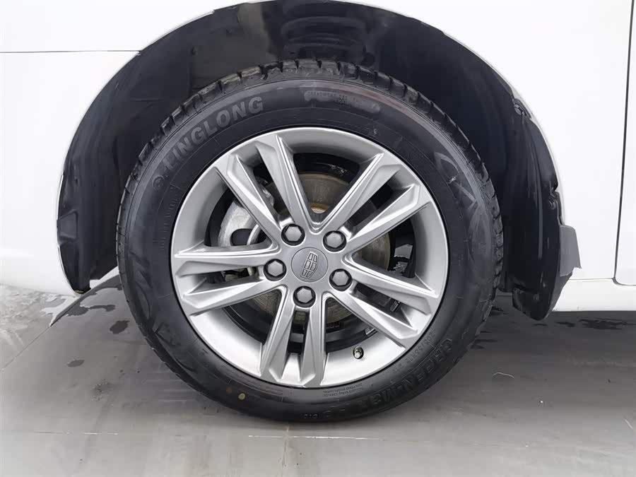 GEELY Emgrand 2017 car image #18