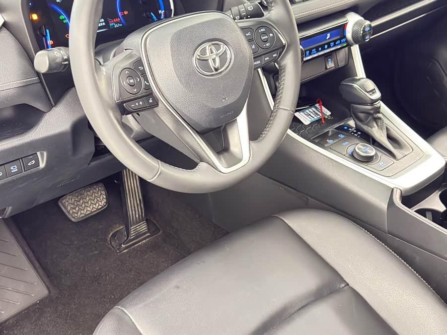 Toyota RAV4 2021 car image #18