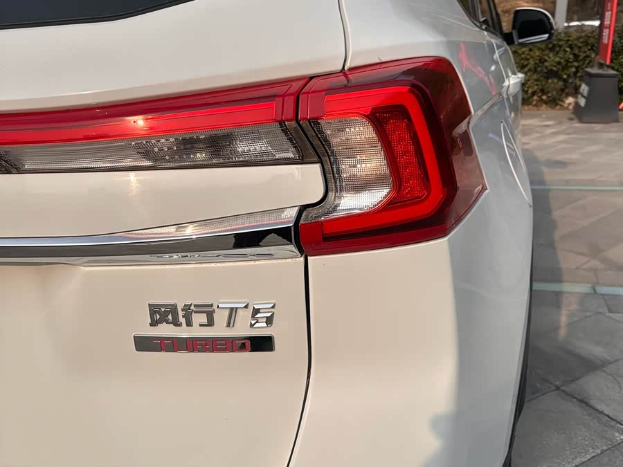 Forthing T5 2018 صورة سيارة #18