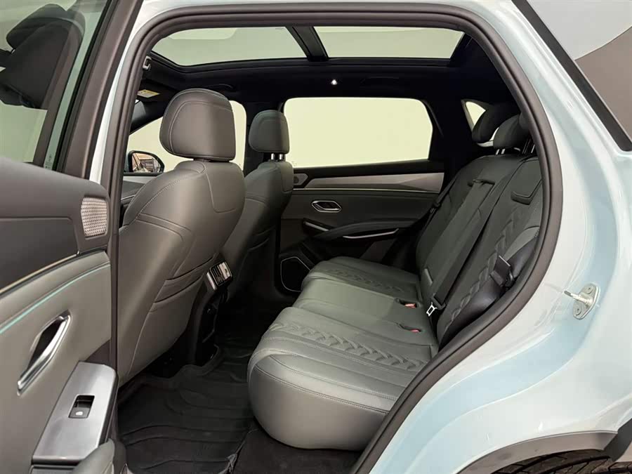 BYD SongL DM-i 2025 #18 BYD SongL DM-i 2025 car image #18