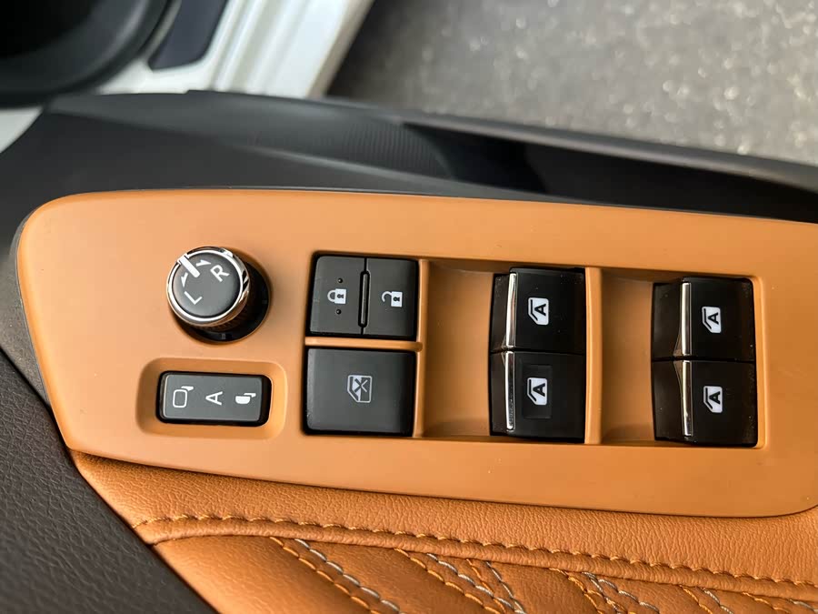 Toyota Avalon 2022 car image #18