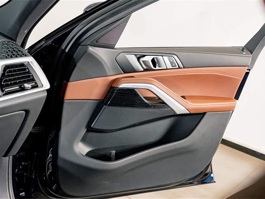 BMW X6 2024 car image #18