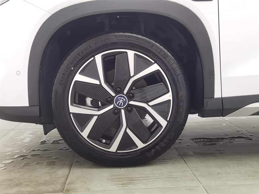 BYD SongL DM-i 2025 car image #18