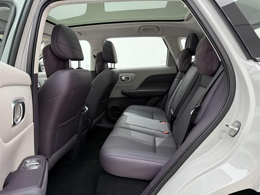 零跑汽车 零跑B10 2025 汽车图片 #18