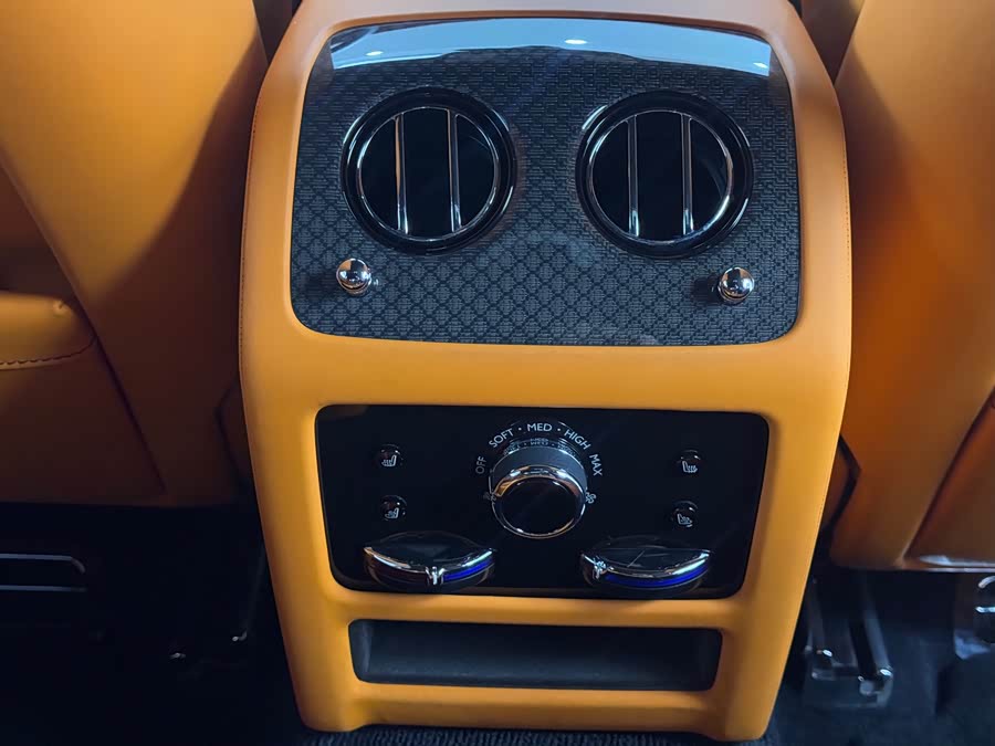 劳斯莱斯 古思特 2022 汽车图片 #18