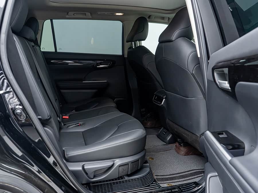Toyota Highlander 2024 car image #18
