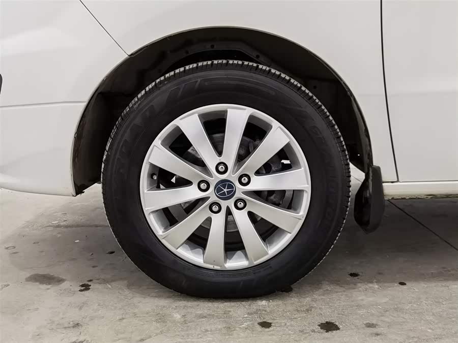 JAC 2018 car image #18