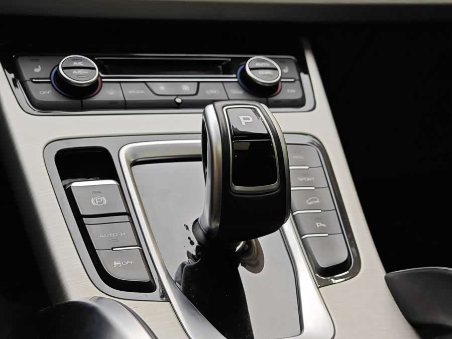 GEELY Boyue 2023 car image #18