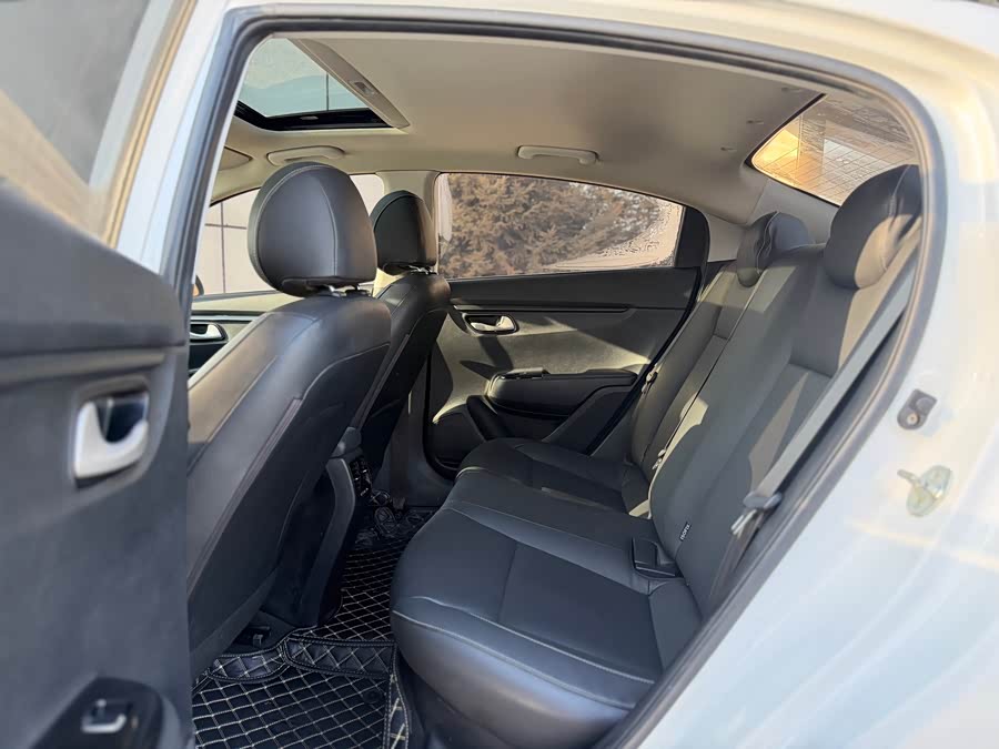 Kia K2 2018 imagen de coche #18