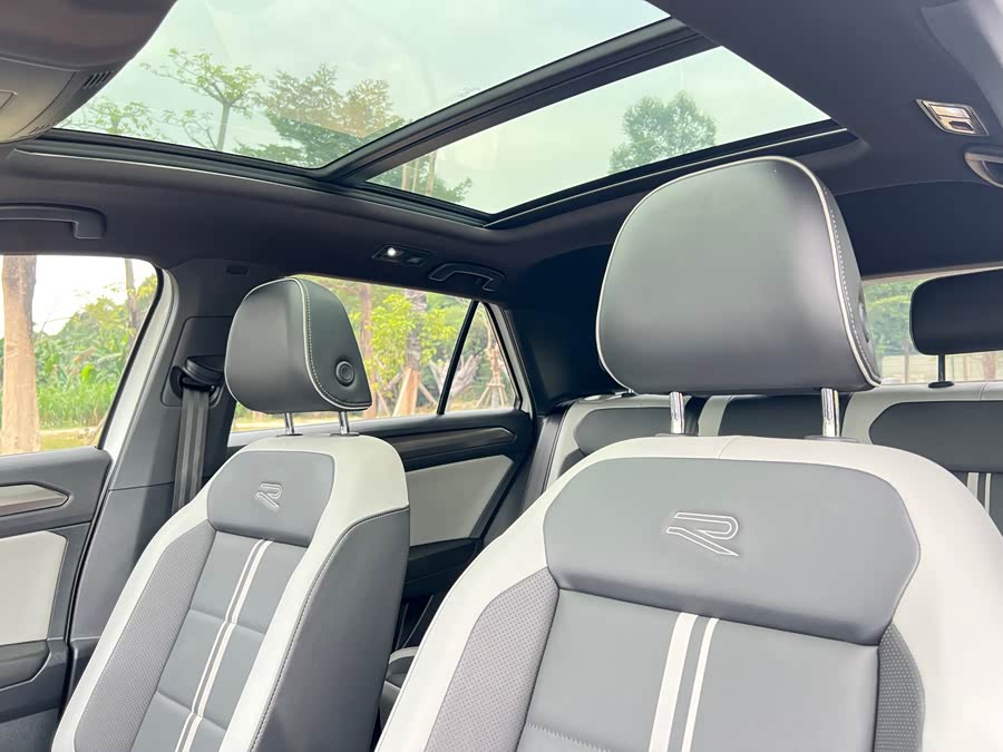 Volkswagen T-Roc 2023 car image #18