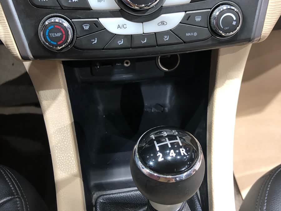 Soueast V6 Lingshi 2014 car image #18