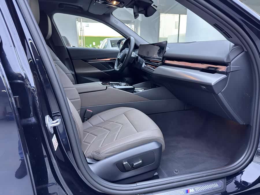 BMW i5 2024 #18 BMW i5 2024 car image #18