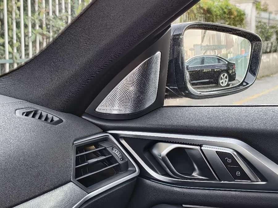 BMW i4 2023 car image #18