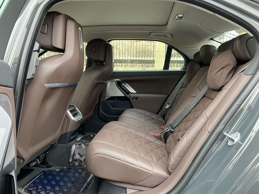 BMW i7 2023 #18 BMW i7 2023 car image #18