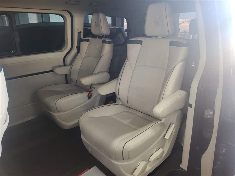 Forthing M7 2023 صورة سيارة #18