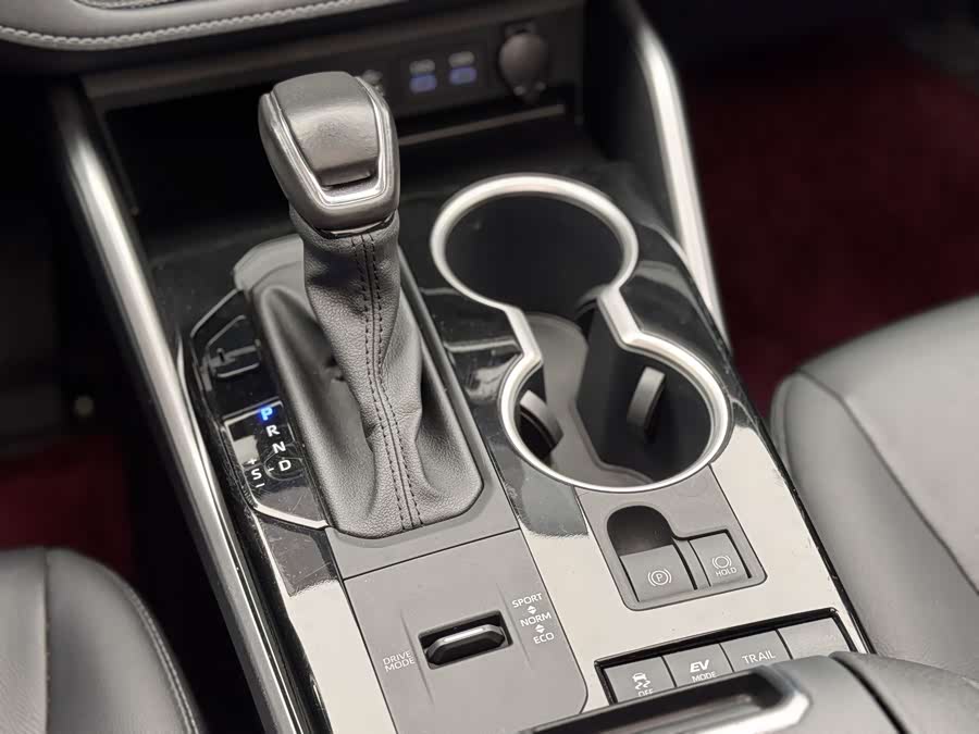 Toyota Highlander 2023 car image #18