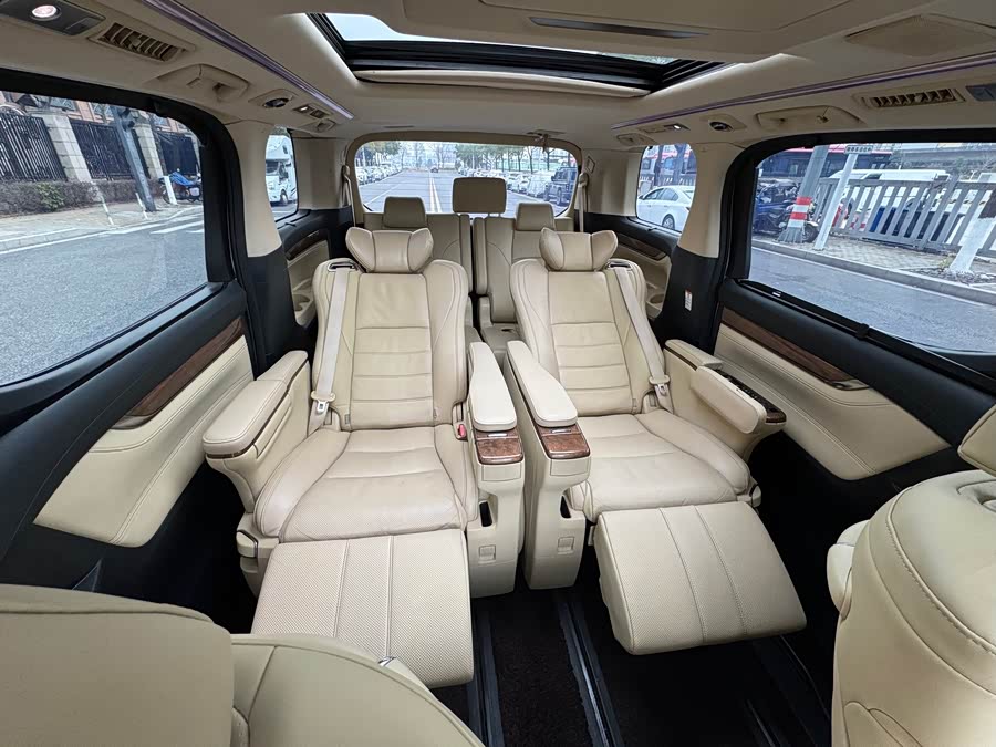 Toyota Alphard 2017 изображение автомобиля #18