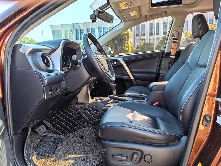 Toyota RAV4 2017 car image #18