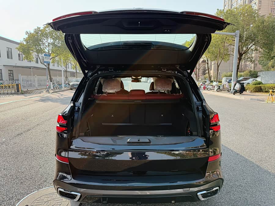 BMW X5 2024 car image #18