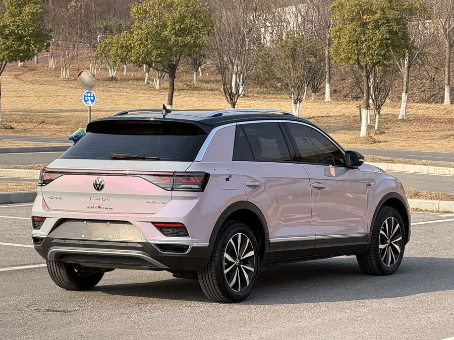 Volkswagen T-Roc 2023 car image #18