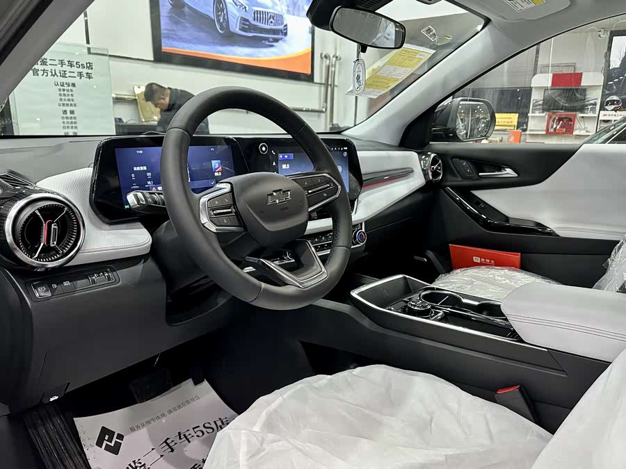 Chevrolet Equinox Plus 2025 car image #18