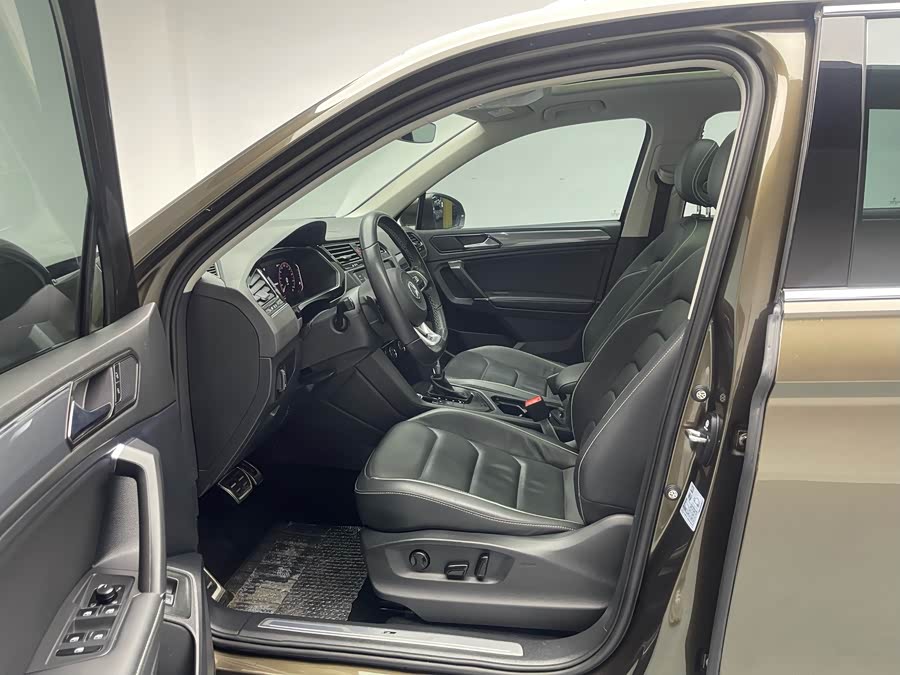 Volkswagen Tiguan L 2020 car image #18