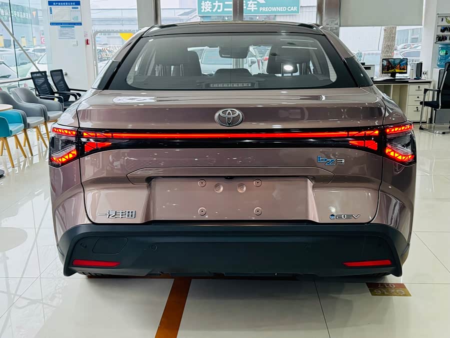 Toyota bZ3 2023 صورة سيارة #18