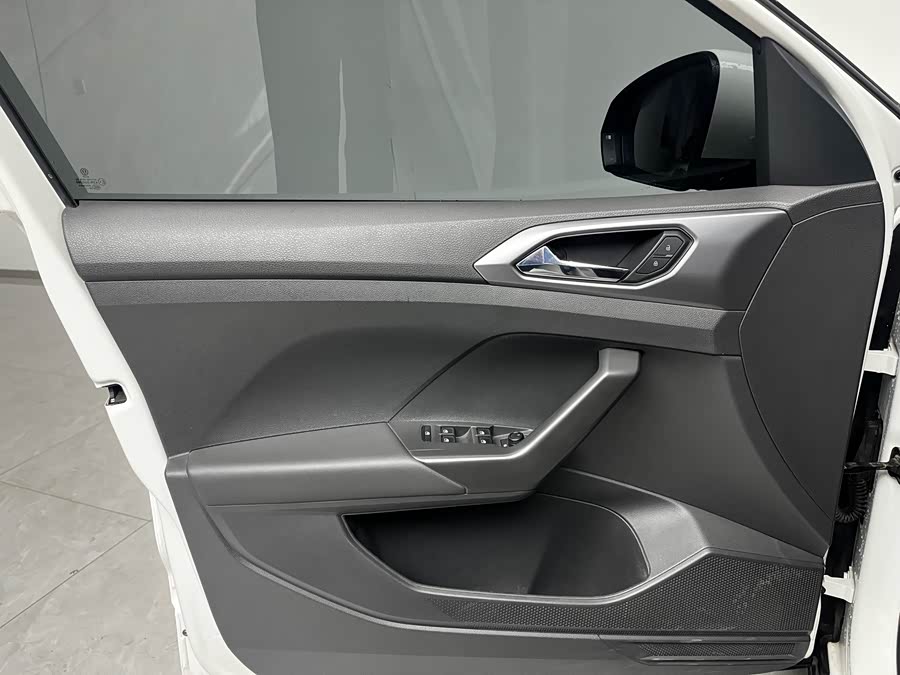 Volkswagen T-Cross 2021 car image #18