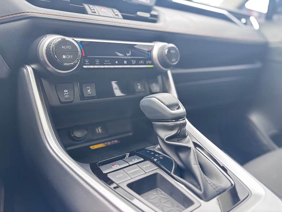 Toyota RAV4 2025 car image #18