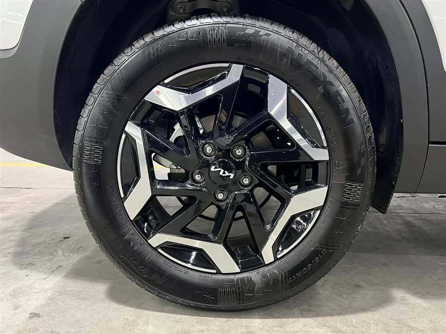 Kia Seltos 2025 car image #18